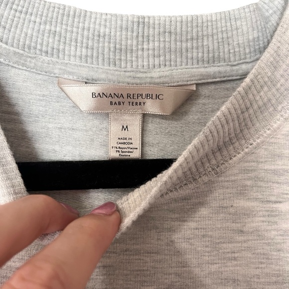 Banana Republic Baby Terry Gray Crop Sweatshirt with Drawstring Size Medium - Picture 3 of 3